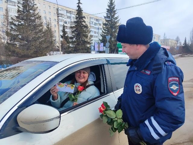 Цветы для автоледи — УМВД России по Республике Башкортостан